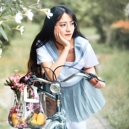 【炫色摄影】人像摄影：阳光下的红唇气质美女写真