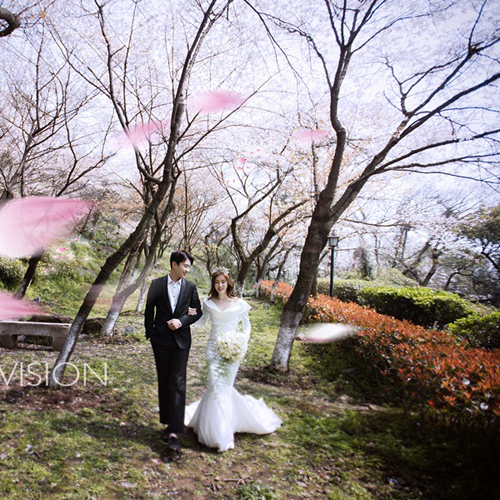 【上海婚纱摄影工作室】如何选择合适的婚纱影楼，拍摄适合自己的婚纱照？