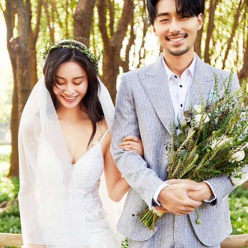 【上海婚纱摄影工作室】了解这些婚纱潮流元素 你就是最时尚的新娘