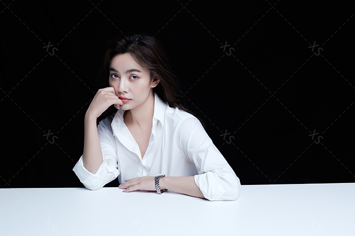 黑白格调